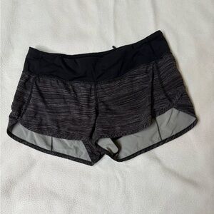 Lululemon Size 6 Speed Up Low-Rise Short 2.5” Bit Point Ice Grey/Black